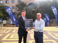 Benedikt Böhm (Donauer Solartechnik) + Prof. Willie A Cronje (University  Witwatersrand) © Donauer