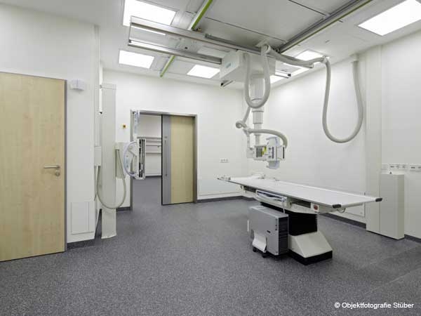Lindner Group - Sliding doors for operating rooms