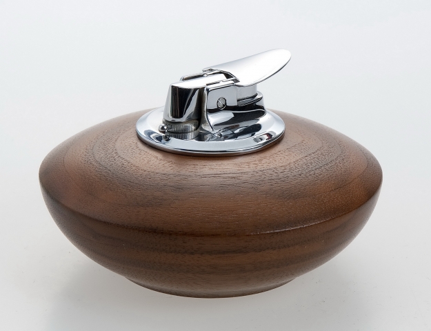 Now in Auction: 1001 Cigarette and Cigar Lighters...and more! Now to be sold by auction by Gut Berns