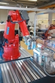 Industrial robot turns into a precise machining system (Photo: Fraunhofer IPA)