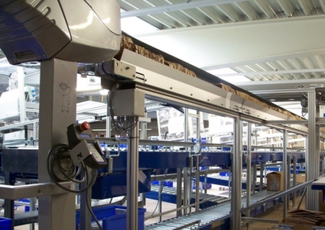 Better ergonomics and lower material consumption when packing