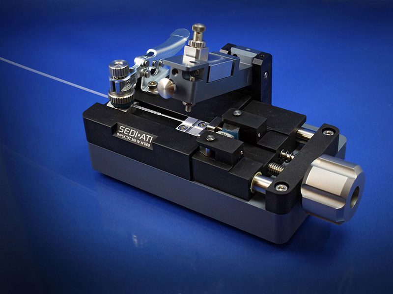 iCleave - Optical fiber cleaver iCleave - Optical fiber cleaver