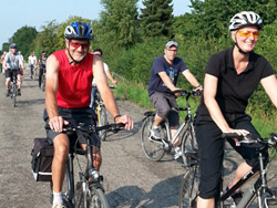 Staff at CAD Schroer during an evening cycling tour event Staff at CAD Schroer during an evening cycling tour event