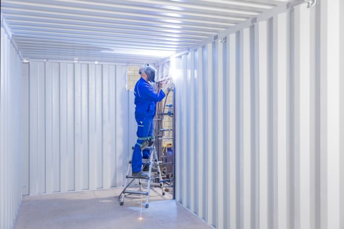 Vom Stahlseecontainer zum Kundenwunsch-Container.