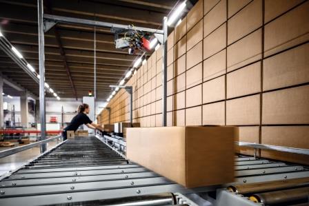 Automated weight and volume control system at Arvato SCM Solutions  in Düren. 