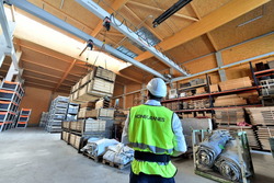 The new double-girder bridge crane