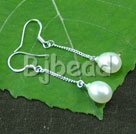 pearl earrings 