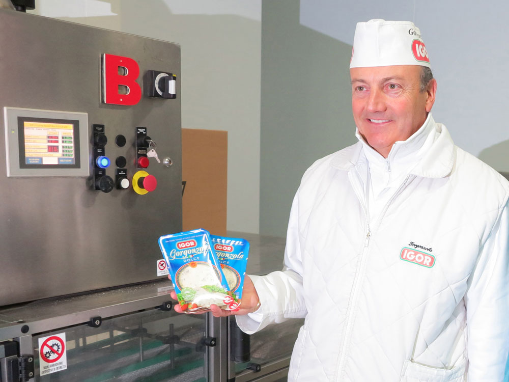 Maurizio Leonardi with freshly packaged Gorgonzola