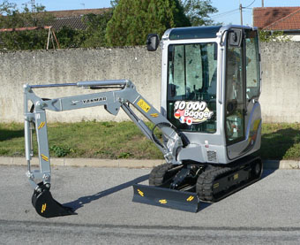 The specially designed 10,000th excavator honours HKL and Yanmar’s successful 25 years of partnershi