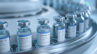 Glass bottles for the Corona vaccine Image: © Gorodenkoff - stock.adobe.com