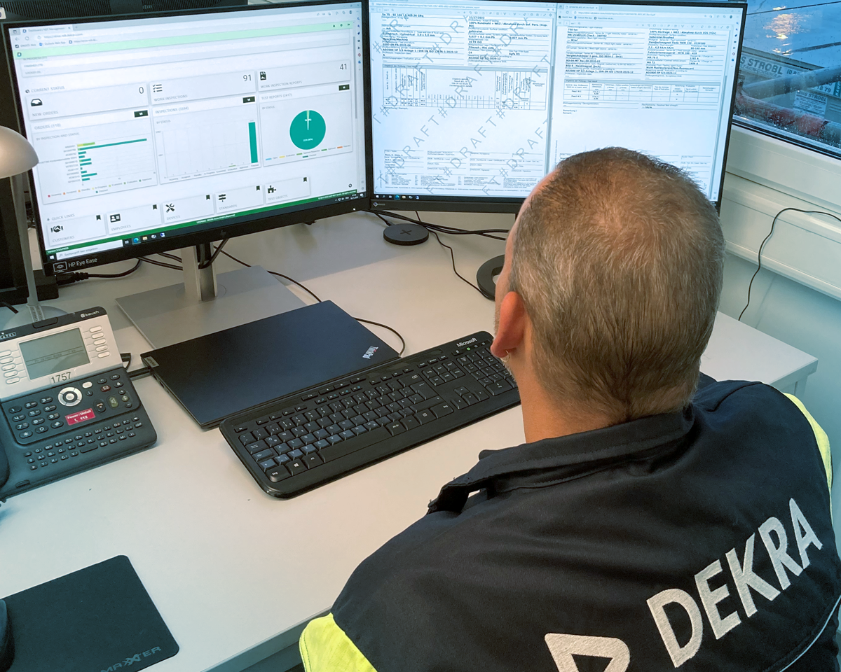 DEKRA operator with DRIVE NDT management software