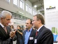 Minister-President Tillich talks with Mr. Le Séguillon (CEO) and Mr. Pfeiffer (CTO) about OPV