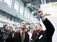 CEO Le Séguillon presents Saxony’s State Minister Morlok a translucent OPV foil module of Heliatek CEO Le Séguillon presents Saxony’s State Minister Morlok a translucent OPV foil module of Heliatek