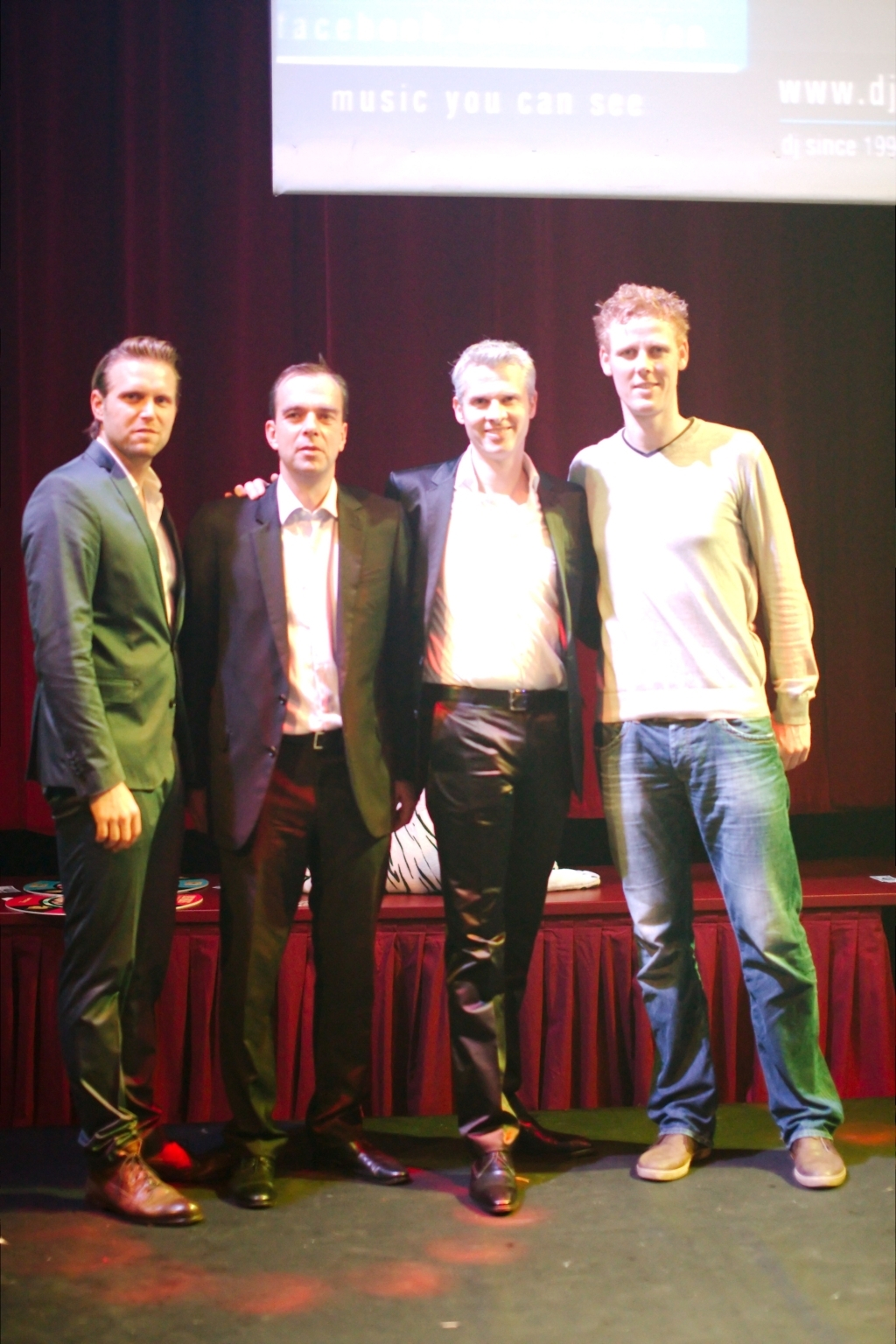 Die Olympiasieger Brink/Reckermann mit den Geschäftsführern von Euroweb beim Euroweb-Kickoff 2014