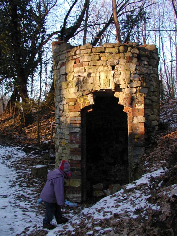 Fackelwanderung von Kavaliersreisen zum Denkmal in der Jaczo-Schlucht in Berlin-Spandau Fackelwanderung von Kavaliersreisen zum Denkmal in der Jaczo-Schlucht in Berlin-Spandau