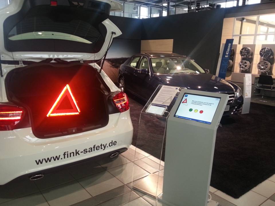 Mit dem e-QSS Touch wird die Befragung zur Kundenzufriedenheit in Autohäusern durchgeführt Mit dem e-QSS Touch wird die Befragung zur Kundenzufriedenheit in Autohäusern durchgeführt