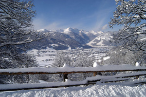 Ausblick vom Speiereck ins Tal mit St. Michael Ausblick vom Speiereck ins Tal mit St. Michael