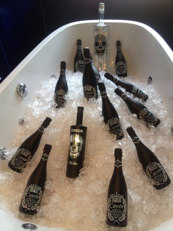 Diamond Cuvée meets bathtub Diamond Cuvée meets bathtub