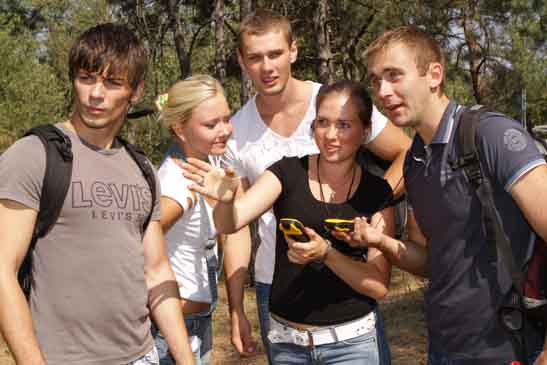 Geocachen, Teambuilding trifft Betriebsausflug und kann Teamwork fördern Geocachen, Teambuilding trifft Betriebsausflug und kann Teamwork fördern