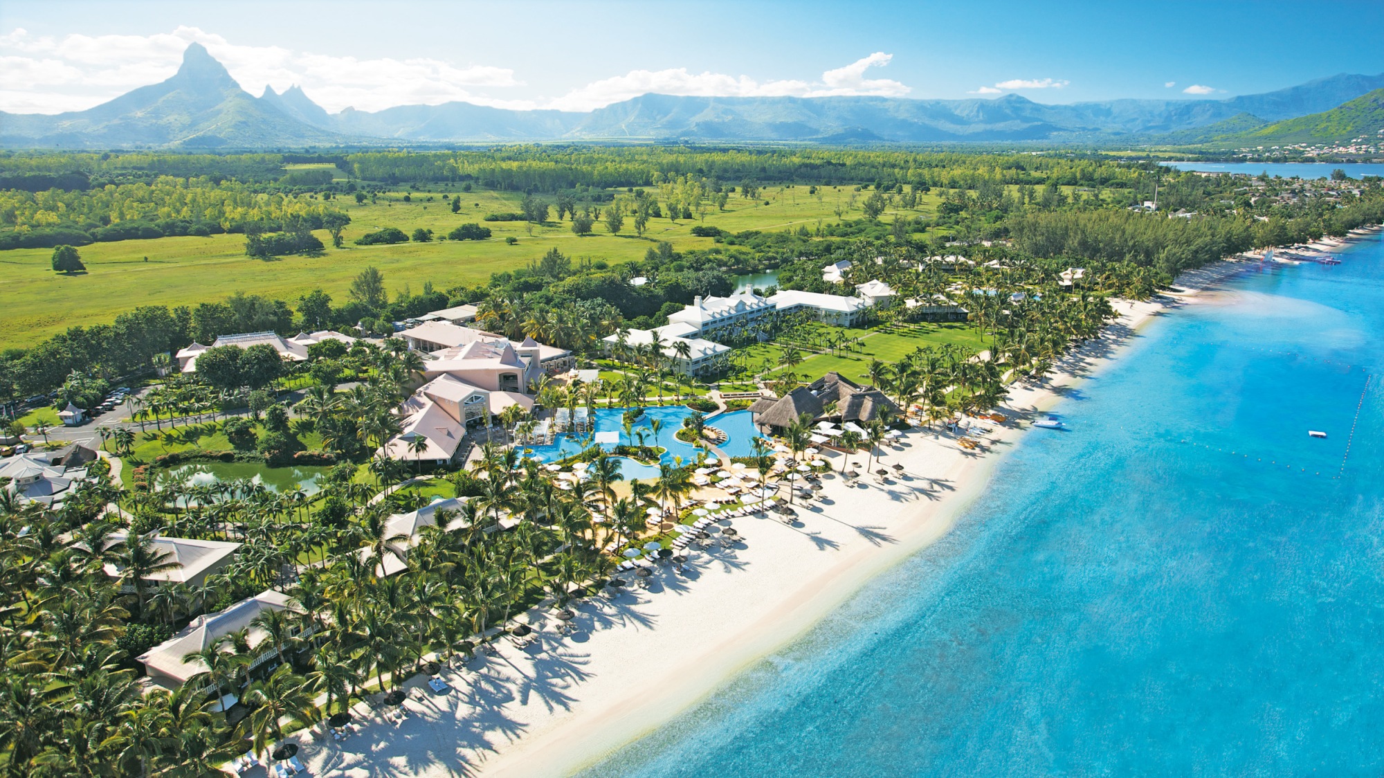Das Sugar Beach und La Pirogue liegen an der Westküste von Mauritius.