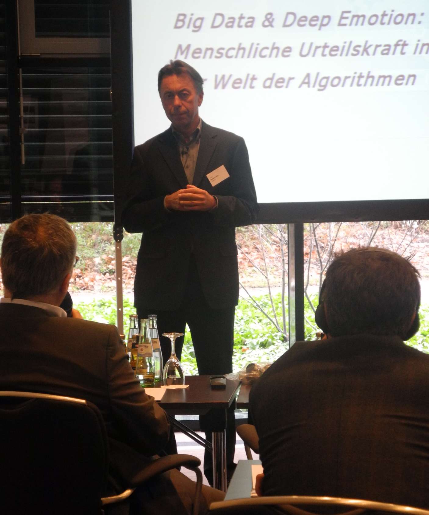 Das Zusammenspiel von Big Data und Deep Emotion schilderte Prof. Dr. Bolz auf den FBDi Trendtagen. Das Zusammenspiel von Big Data und Deep Emotion schilderte Prof. Dr. Bolz auf den FBDi Trendtagen.