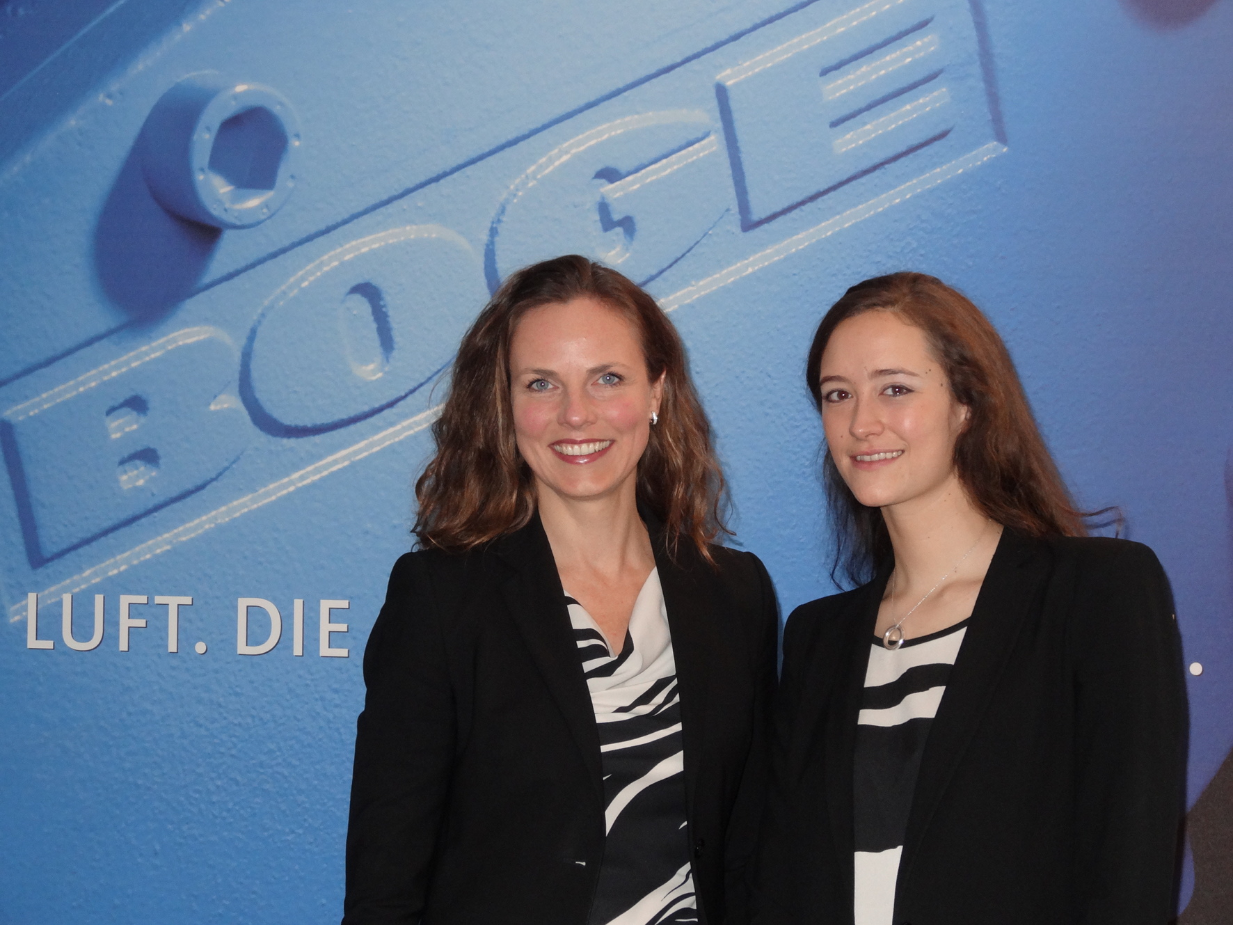 Ricarda Fleer, Prokuristin und Kaufmännische Leiterin bei BOGE (links), mit Studentin Maddalena Gamn Ricarda Fleer, Prokuristin und Kaufmännische Leiterin bei BOGE (links), mit Studentin Maddalena Gamn
