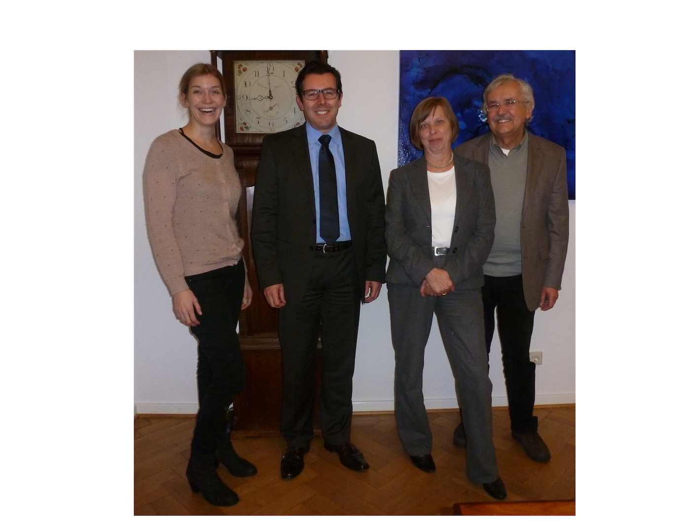 HIS-Solution GmbH in neuen Händen: v.l.n.r. Verkäuferin Lena Meyer, Käufer Mario Luna Stollmeier, An HIS-Solution GmbH in neuen Händen: v.l.n.r. Verkäuferin Lena Meyer, Käufer Mario Luna Stollmeier, An