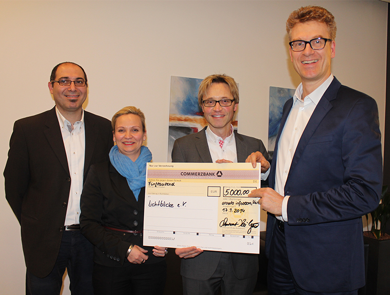 arvato infoscoreübergibt Spende an Lichtblicke