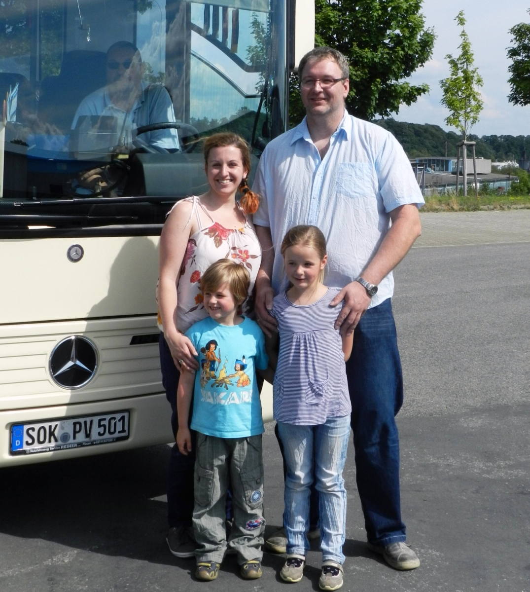 Mit dem Bus in die Saalfelder Feengrotten fahren. Mit dem Bus in die Saalfelder Feengrotten fahren.