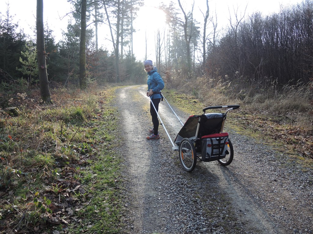 Norman Bücher beim Training mit seinem Babyjogger für sein neustes Laufabenteuer?Fire&Ice?