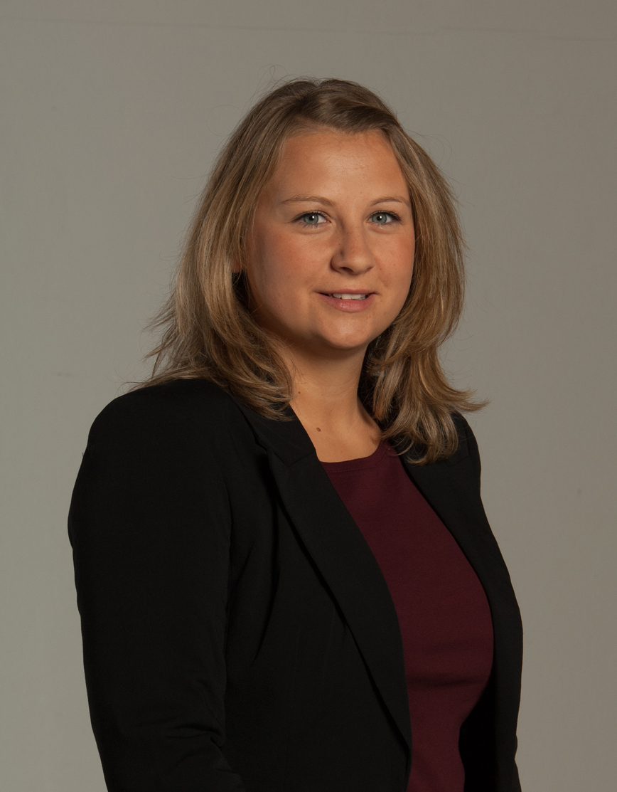 Ansprechpartnerin für die Berufsausbildung bei ZAG: Tina Marticke (Junior-Personalreferentin) Ansprechpartnerin für die Berufsausbildung bei ZAG: Tina Marticke (Junior-Personalreferentin)