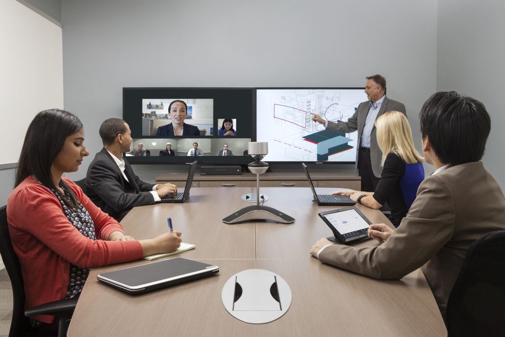 Gruppen-Videokonferenz rund um einen Tisch mit dem Polycom CX5100
