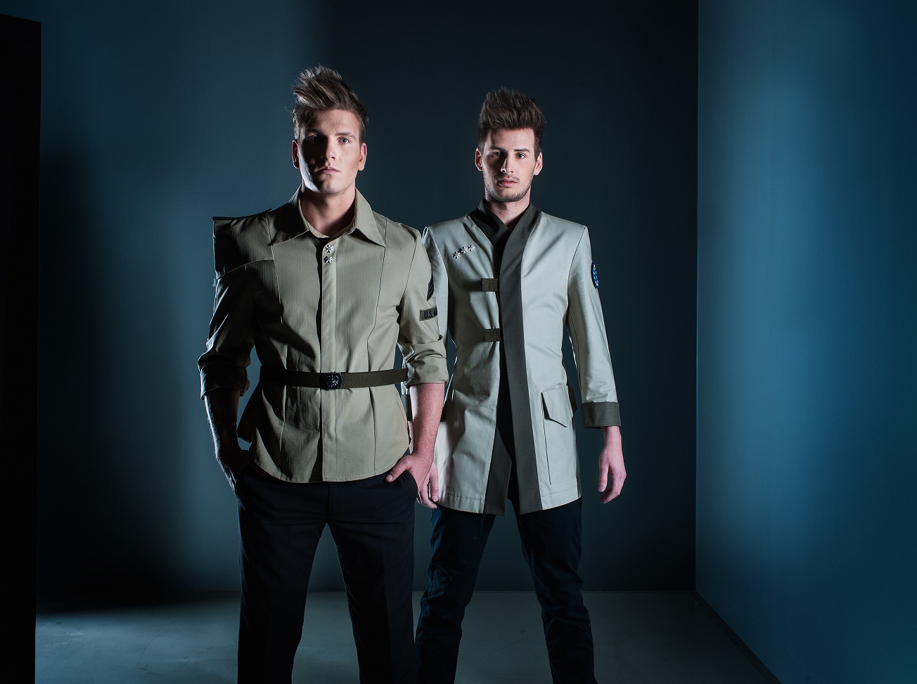 © Fotografie: Ideenwerk Model: Dominik Ecker (Links), Stefan Putz (Rechts) Visagist: Eva Hauswirth © Fotografie: Ideenwerk Model: Dominik Ecker (Links), Stefan Putz (Rechts) Visagist: Eva Hauswirth