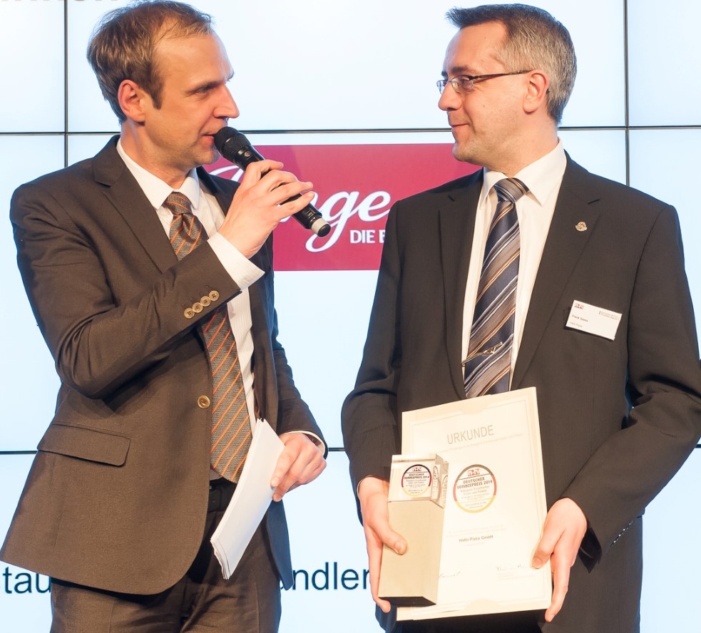 Hallo Pizza Geschäftsführer Frank Sasse (re.) Preisträger Deutscher Service-Preis Hallo Pizza Geschäftsführer Frank Sasse (re.) Preisträger Deutscher Service-Preis
