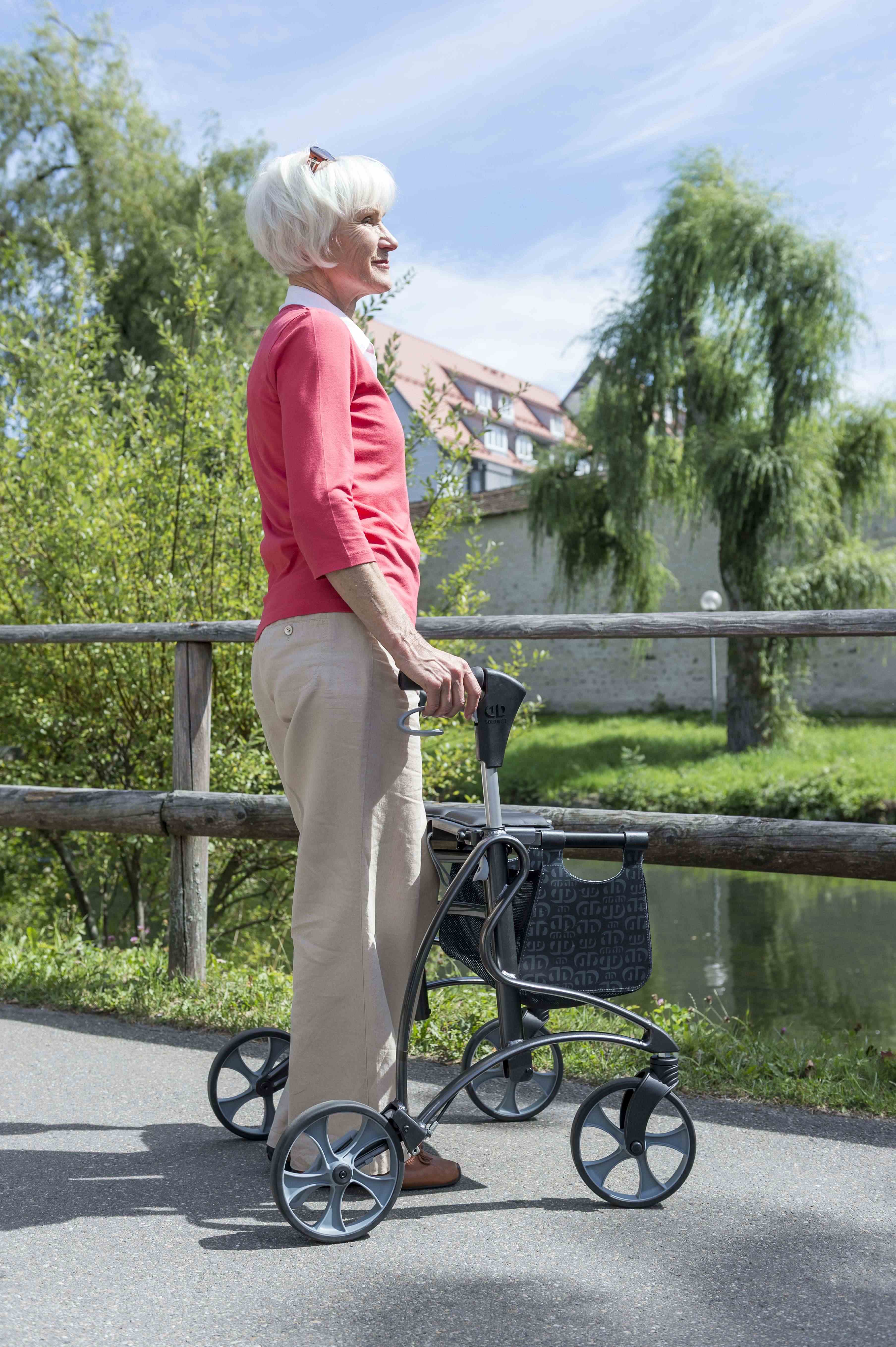 Bestnote in Punkto Sicherheit: Der Dolomite Jazz von Invacare. Bestnote in Punkto Sicherheit: Der Dolomite Jazz von Invacare.