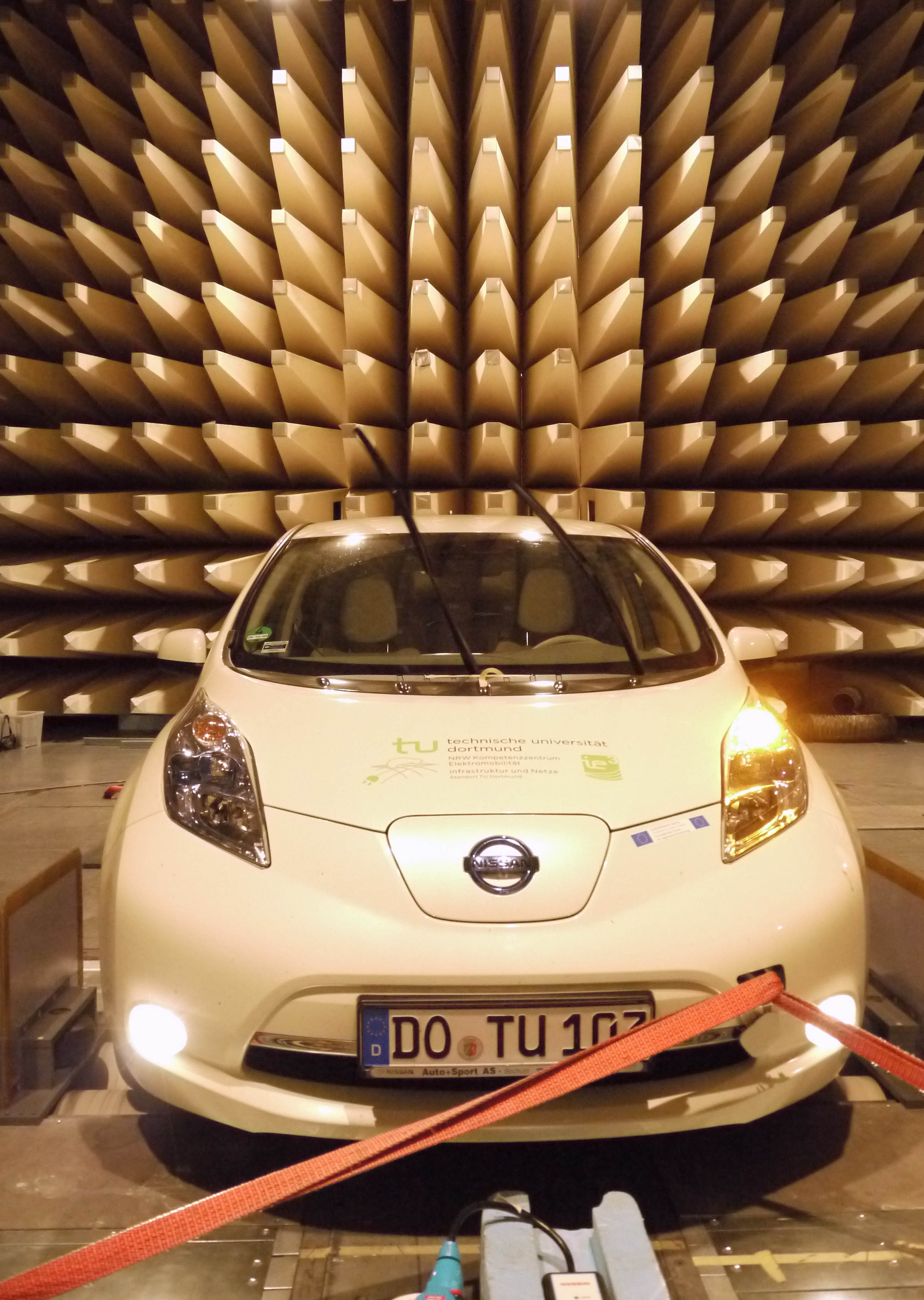 Messung der leitungsgebundenen Magnetfeldemissionen beim Laden eines Elektrofahrzeuges Messung der leitungsgebundenen Magnetfeldemissionen beim Laden eines Elektrofahrzeuges