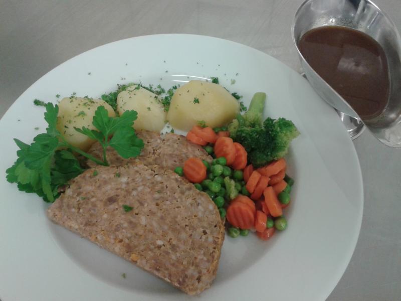 Hackbraten zum Mittagstisch Hackbraten zum Mittagstisch