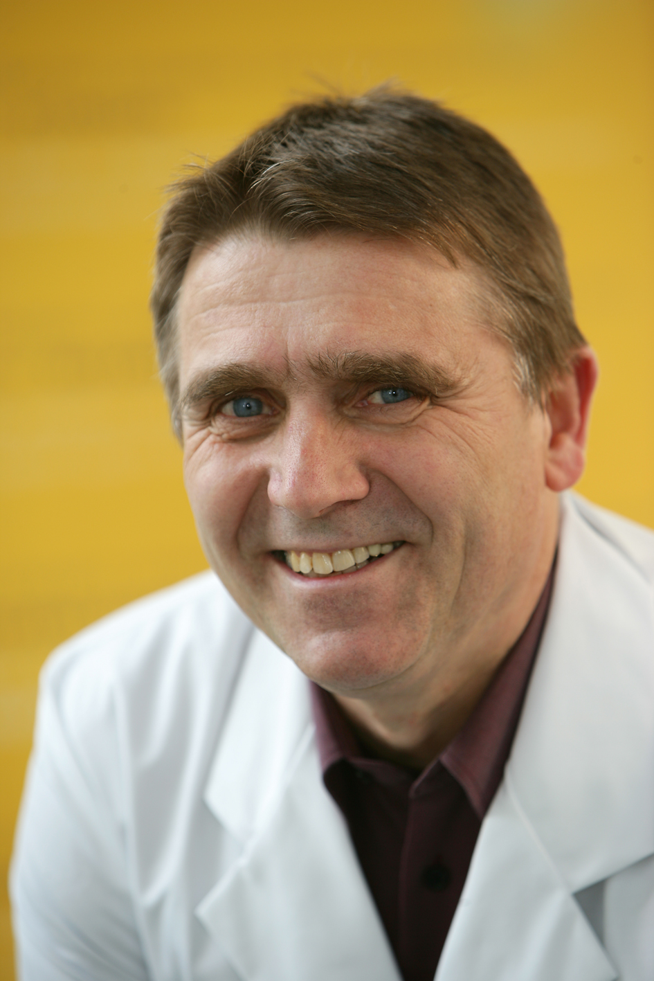Dr. Hans Jürgen Schlindwein, Leiter Labor Kühlschmierstoffe bei Rhenus Lub, zeigte an der RWTH Aache Dr. Hans Jürgen Schlindwein, Leiter Labor Kühlschmierstoffe bei Rhenus Lub, zeigte an der RWTH Aache
