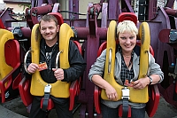 Foto: Siegerin Gisela Smolinski (43) aus Schöppingen mit Gatte Wolfgang (46) im Movie Park Germany.