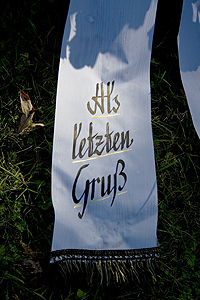 Letzter Grußnach der Beisetzung