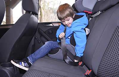 Eltern müssen vor Fahrtantritt und während der gesamten Fahrt ihre Kinder im Auge behalten, dass sie