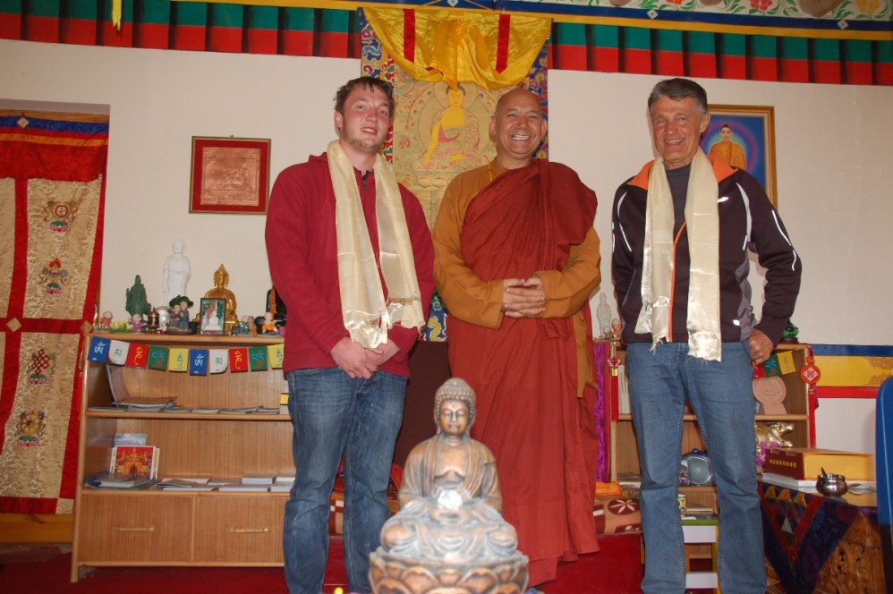 Projektleiter Rauch (links) und Kollege Behr auf ihrer Forschungsreise in Indien Projektleiter Rauch (links) und Kollege Behr auf ihrer Forschungsreise in Indien