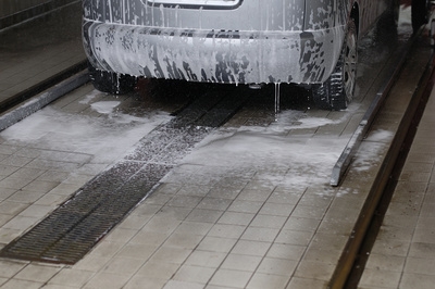 Eine gründliche Reinigung des Gefährts ist für Autobesitzer jetzt nach dem Winter Pflicht. Eine gründliche Reinigung des Gefährts ist für Autobesitzer jetzt nach dem Winter Pflicht.
