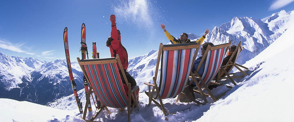 Sonnenskilauf beim Skiurlaub im März