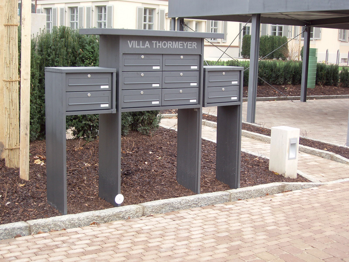Freistehende Briefkastenanlage von Primo im ansprechenden Design