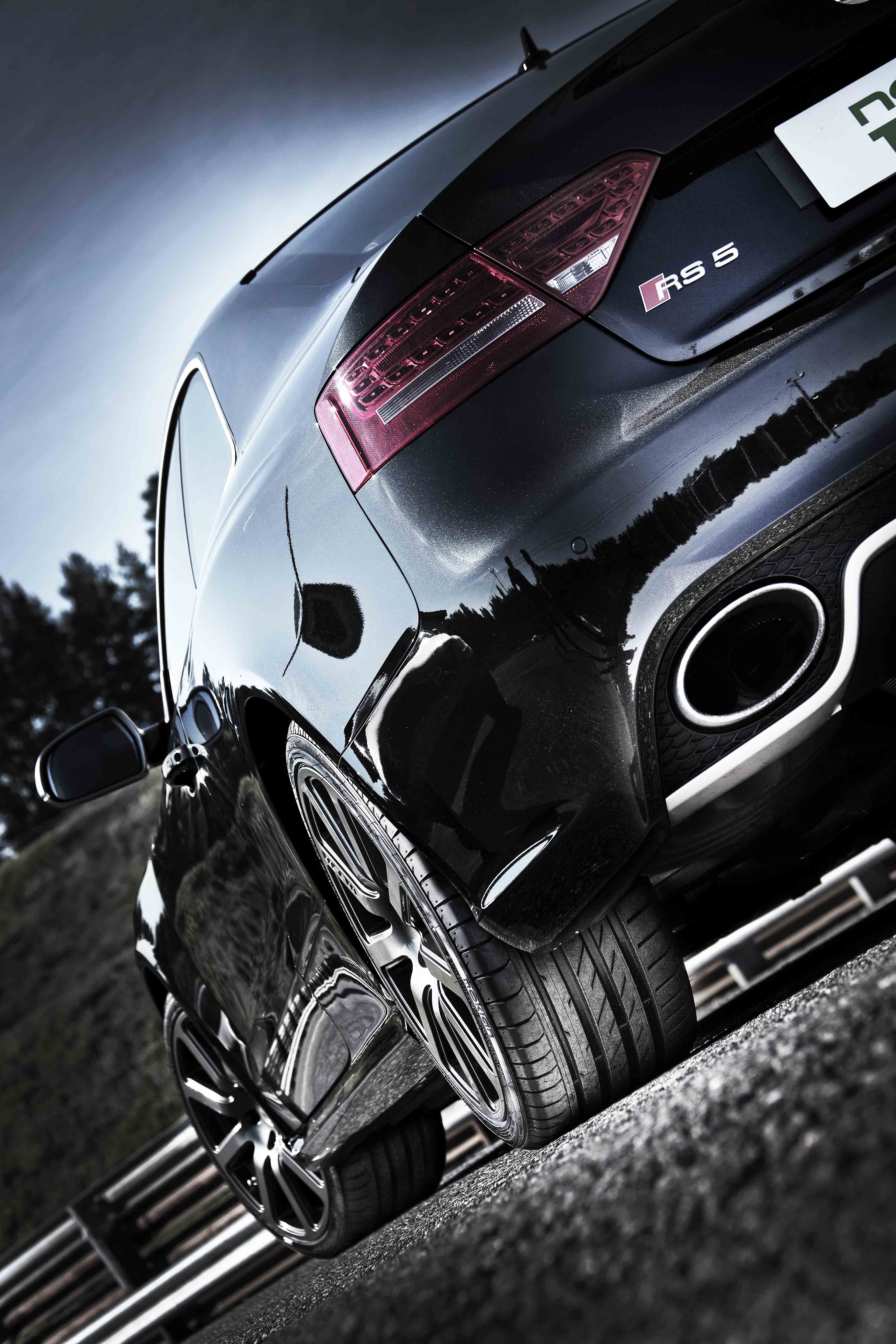 Der sportliche Nokian zLine Sommerreifen fährt stabil mit präzisem Handling Foto: Nokian Tyres