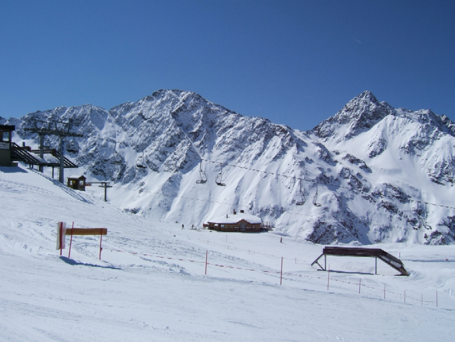 Reichlich Schnee und Frau-Holle-Pakete. (Foto: defereggental.com)