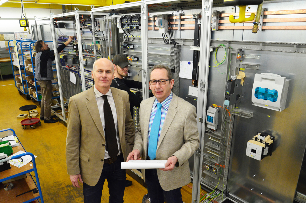 Stefan Löb (li), Inhaber u. Geschäftsführer, und Heinz Pillen (re), Geschäftsführer bei Elektro Löb. Stefan Löb (li), Inhaber u. Geschäftsführer, und Heinz Pillen (re), Geschäftsführer bei Elektro Löb.