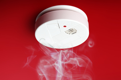 Frühwarnsystem bei Brand: Rauchmelder schlagen Alarm bei Rauchentwicklung. Frühwarnsystem bei Brand: Rauchmelder schlagen Alarm bei Rauchentwicklung.