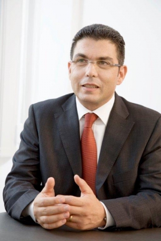 Omar N. Farhat, Geschäftsführer der Düsseldorfer Unternehmensberatung OPC?organisations&projekt cons Omar N. Farhat, Geschäftsführer der Düsseldorfer Unternehmensberatung OPC?organisations&projekt cons